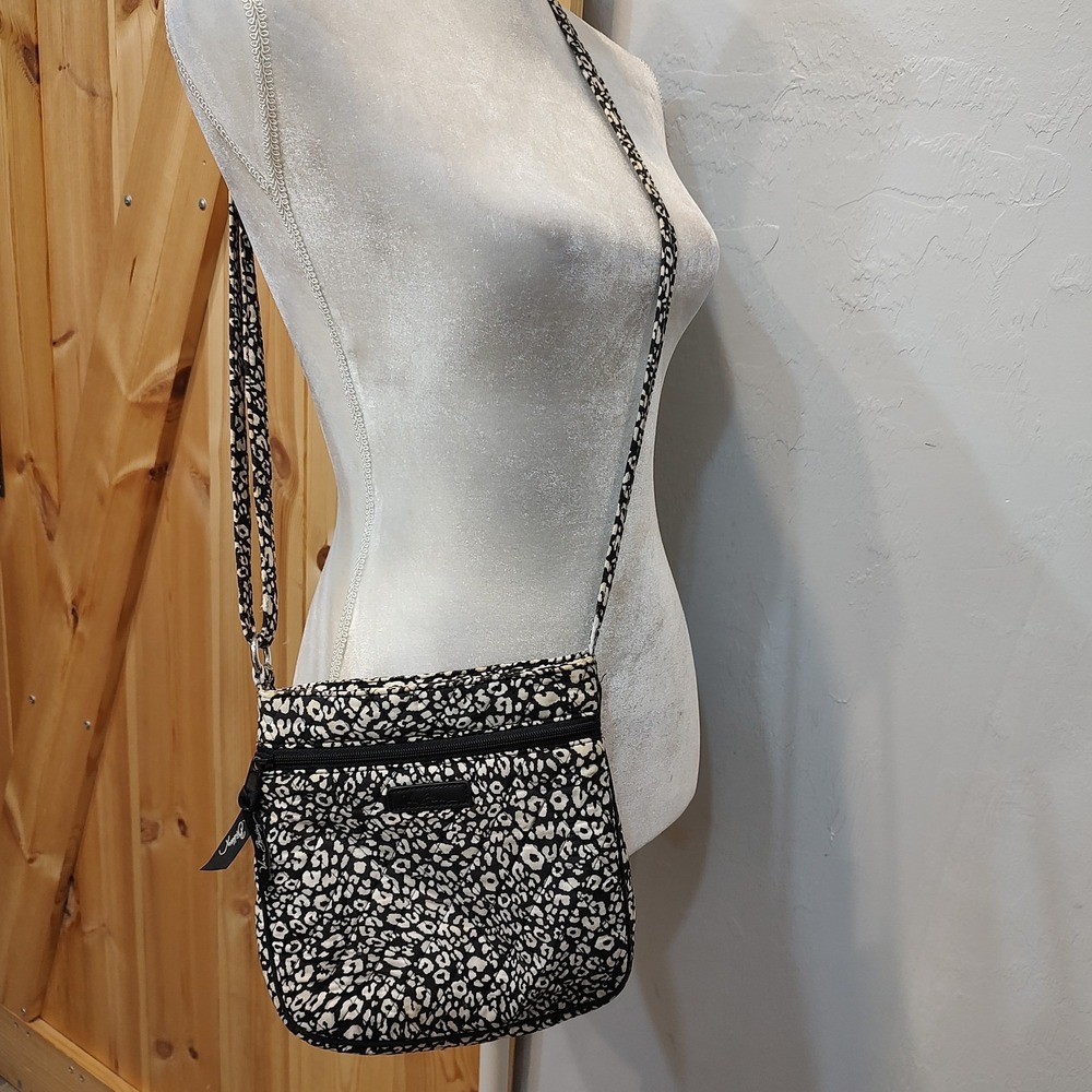 Vera Bradley Black White Animal Print Quilted Crossbody Zip Pockets Adjustable - Picture 1 of 12